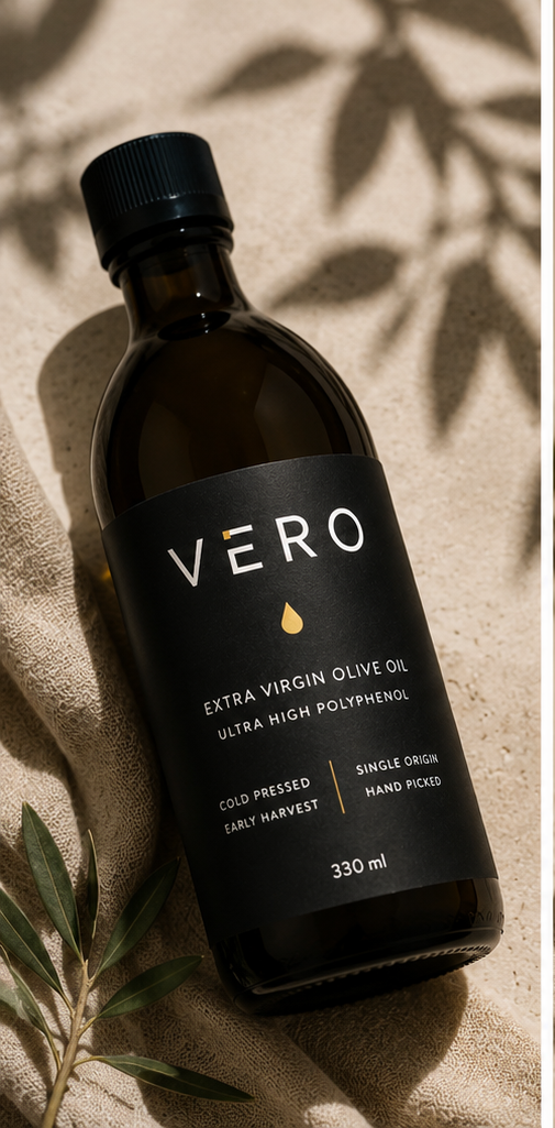 בקבוק VERO על בד פשתן עם ענף זית